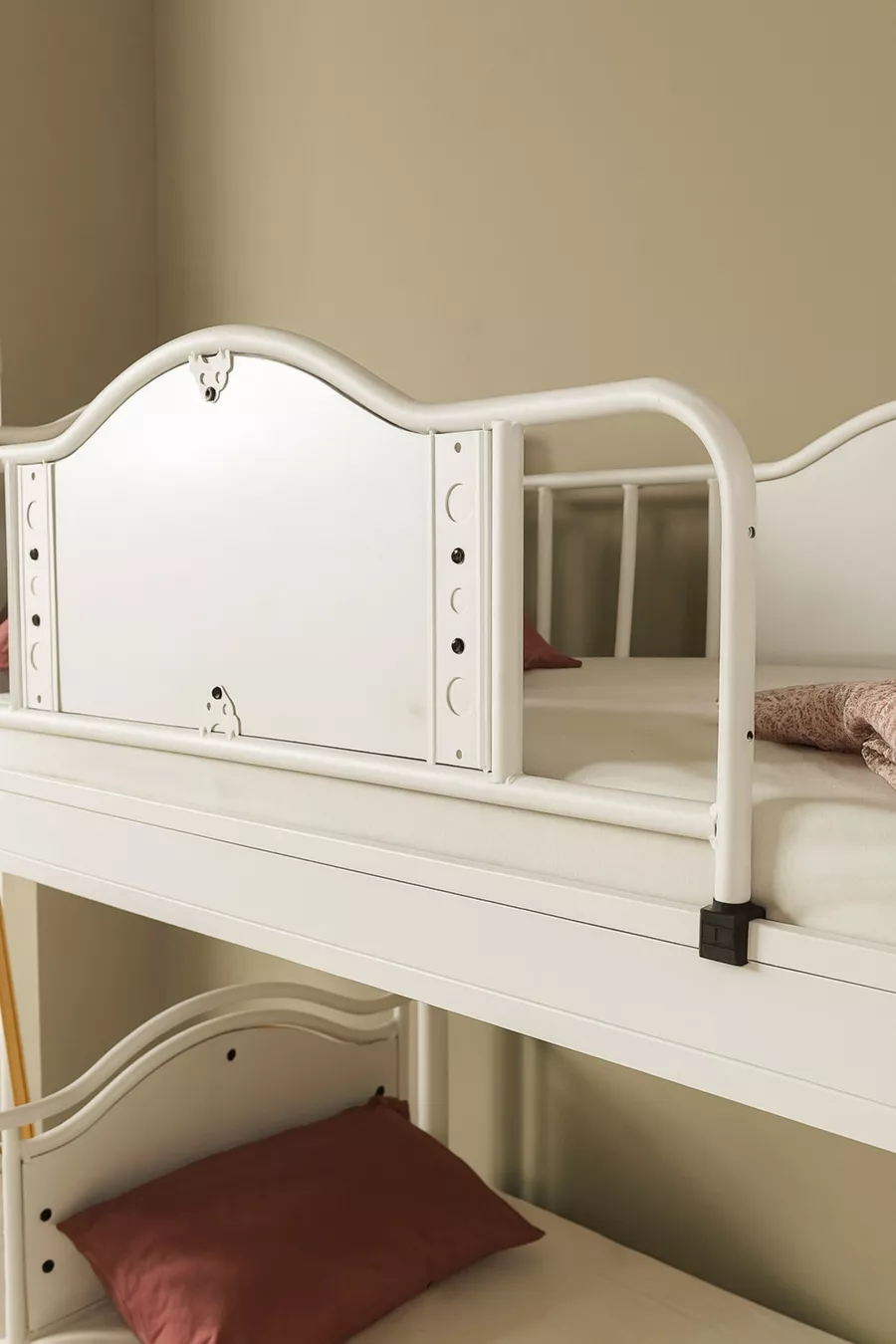 Tête de lit en bois avant-gardiste, lits superposés et cadre de lit en métal blanc