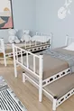 Chambre d'enfant jeune avec lit superposé et lits en métal Zambak