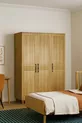Armoire Pera en bois à 3 portes avec tiroirs | Corps en MDF | Portes à volets aspect naturel | Pieds en bois