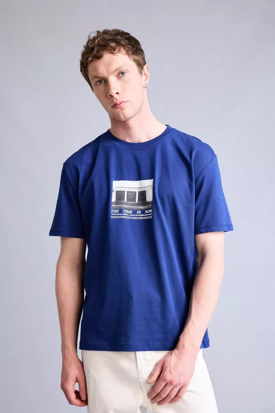 T-shirt basique en coton à  %, coupe boxy, col en V, effet délavé, manches courtes SM
