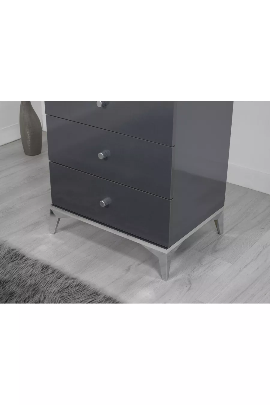 Arya Commode