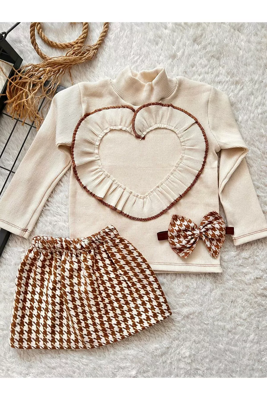 ENSEMBLE JUPE, BLOUSE ET BANDEAU POUR BÉBÉ À MOTIF CHEVRON MARRON