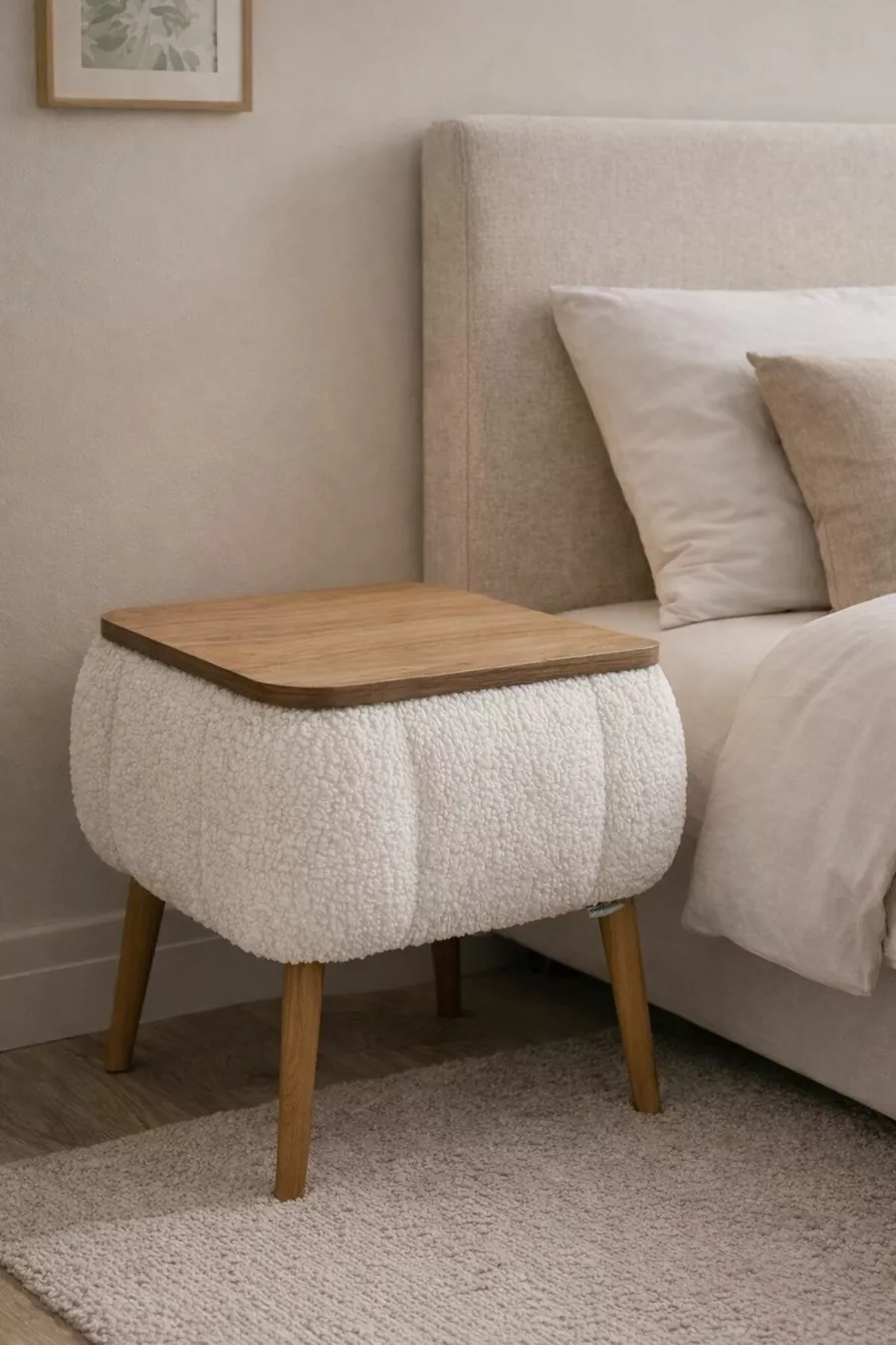 Table de chevet Lina Sandıklı, table de chevet moderne avec pieds en bois recouverte de tissu Teddy