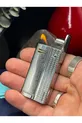Briquet de chef de quartier élégant en métal à essence de couleur argent