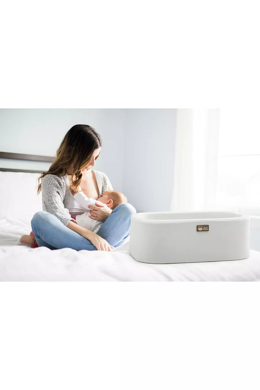 Berceau latéral pour bébé Anne, support doré, panier blanc