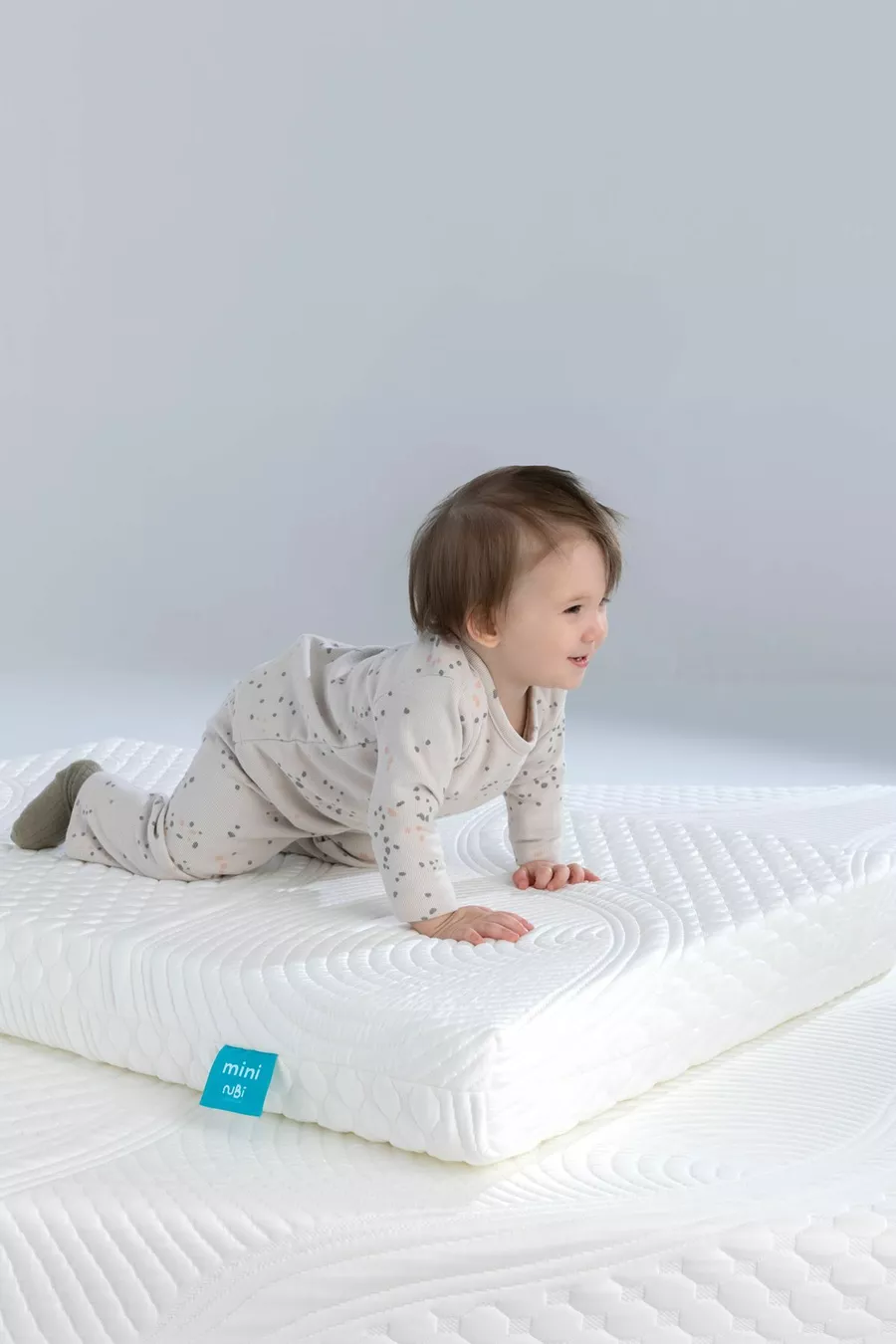 Petit matelas pour bébé orthopédique ergonomique réversible avec housse zippée