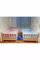 Lit Montessori pour bébé et enfant en bois naturel avec toit arrière