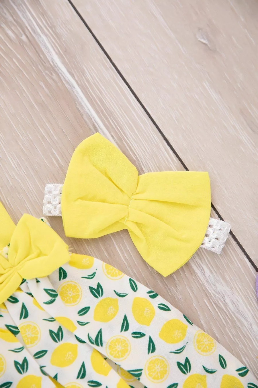 Ensemble pour bébé fille jaune avec imprimé mandarine